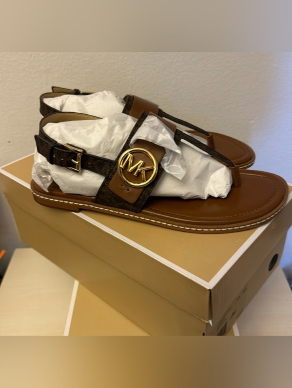 🤎for my bestie🤎 🤎Michael Kors Brown and Dark Brown Logo Thong Sandals🤎